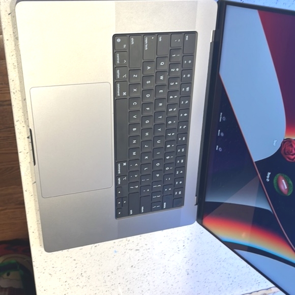 Mac Book pro book 16 inch 2021 / Liquid Retina XDR Display /M1-pro/500GB/ 16 GB - Picture 3 of 5